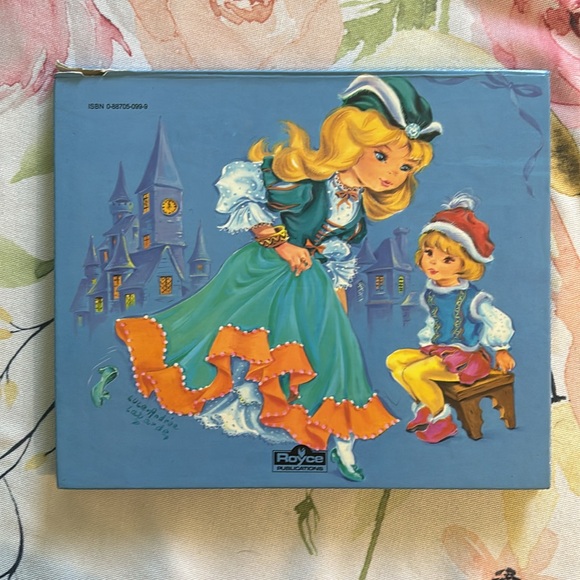 ⭐️Host Pick⭐️ Vintage Cinderella Pop Up Book - Picture 2 of 6
